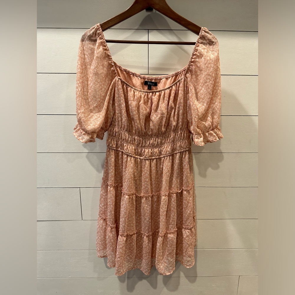 Trixxi Women’s Light Pink Floral Smocked Puff Sleeve Tiered Dress- size XL
